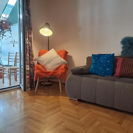 Cute Cozy And -home Away From *